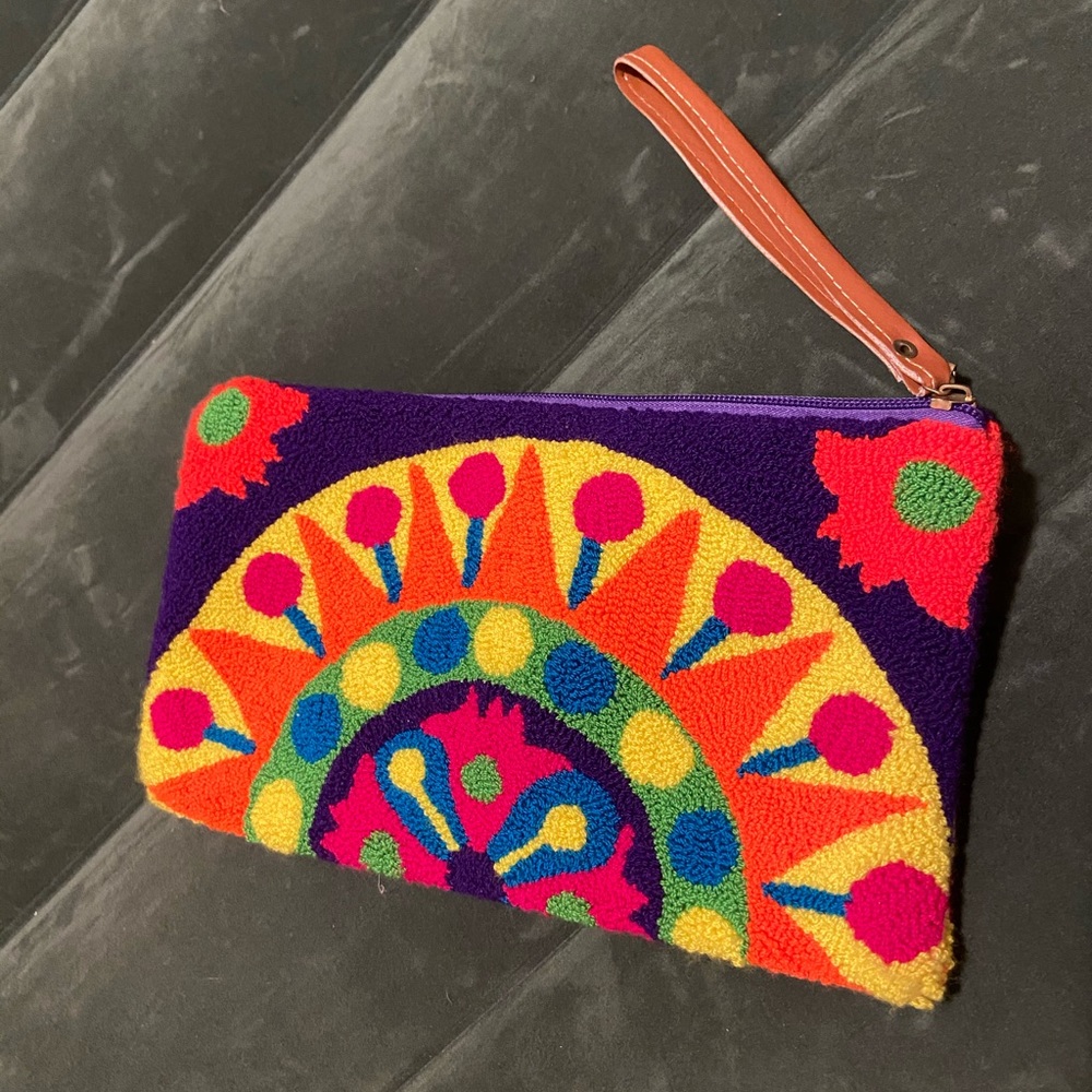 NWOT Colombian Handmade Colorful Clutch